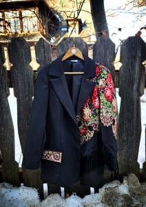 Marynarka Paulina - czarna z góralską chustą w czerwone kwiaty